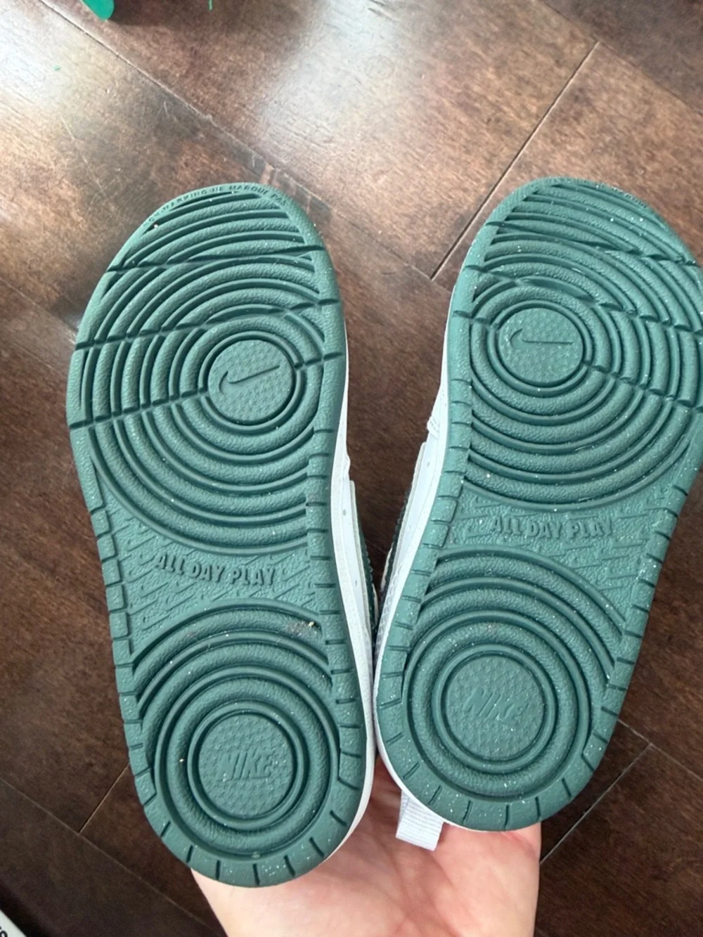 Nike White and Dark Green Kids Low-Top Sneakers - Picture 6 of 7